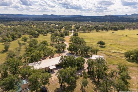 Single Family Residence in Medina TX 1158 Orchard Park Blvd 61.jpg