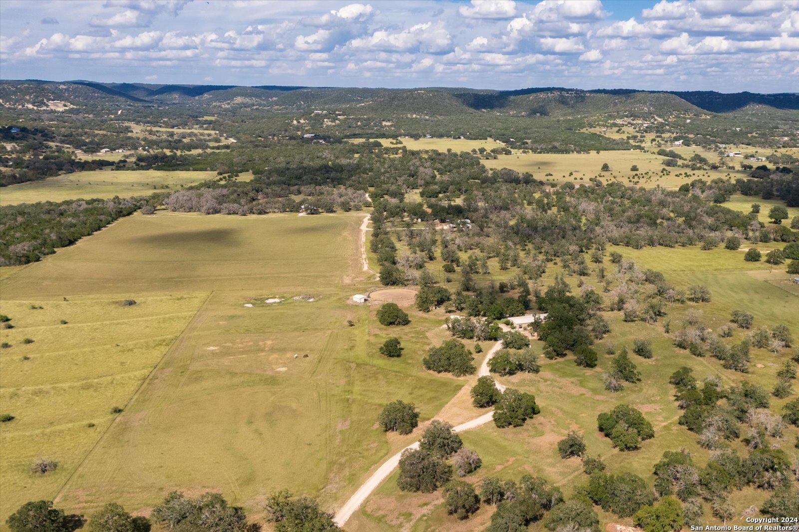 Single Family Residence in Medina TX 1158 Orchard Park Blvd 1.jpg