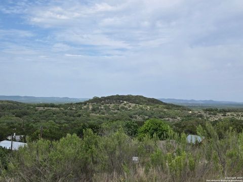  in Bandera TX 555 Iroquois Trl 3.jpg