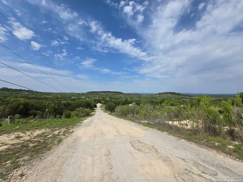  in Bandera TX 555 Iroquois Trl 2.jpg