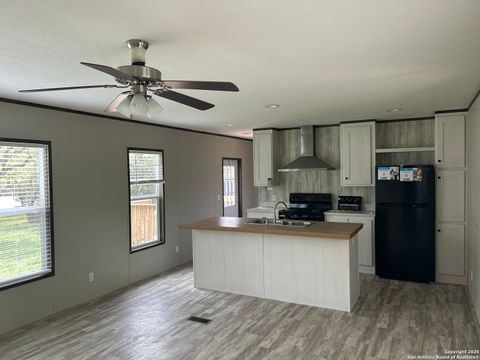 Manufactured Home in Bandera TX 625 Pr 1511.jpg
