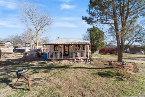 Single Family Residence in Center Point TX 117 Reading Ave.jpg