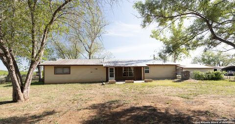 Single Family Residence in Natalia TX 754 Cr 672 W.jpg