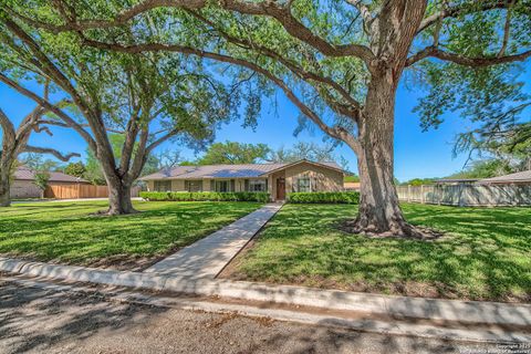Single Family Residence in Hondo TX 1206 Acorn Rd.jpg