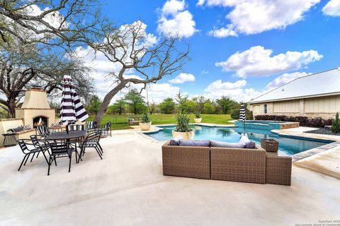 Single Family Residence in Hondo TX 1409 Woodland Ct 8.jpg