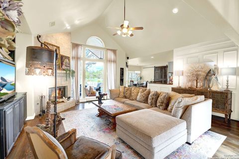 Single Family Residence in Hondo TX 1409 Woodland Ct 12.jpg