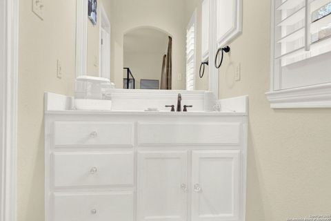 Single Family Residence in Hondo TX 1409 Woodland Ct 36.jpg