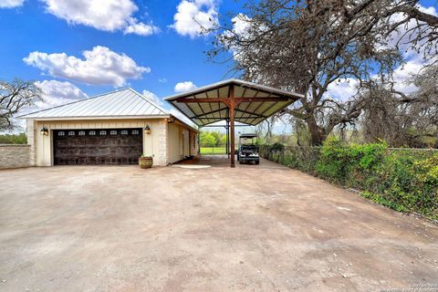 Single Family Residence in Hondo TX 1409 Woodland Ct 45.jpg