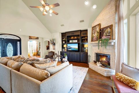 Single Family Residence in Hondo TX 1409 Woodland Ct 14.jpg