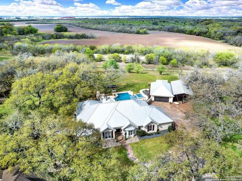 Single Family Residence in Hondo TX 1409 Woodland Ct 5.jpg