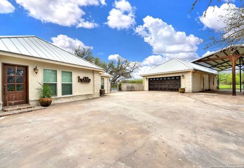 Single Family Residence in Hondo TX 1409 Woodland Ct 46.jpg