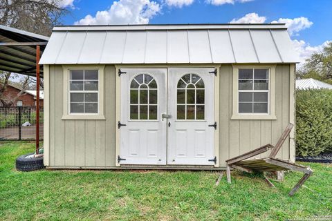 Single Family Residence in Hondo TX 1409 Woodland Ct 49.jpg