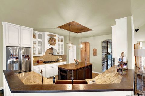 Single Family Residence in Hondo TX 1409 Woodland Ct 17.jpg
