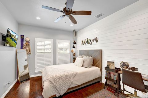 Single Family Residence in Hondo TX 1409 Woodland Ct 30.jpg