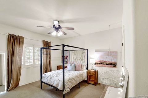Single Family Residence in Hondo TX 1409 Woodland Ct 35.jpg