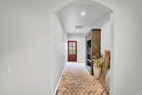 Single Family Residence in Hondo TX 1409 Woodland Ct 43.jpg