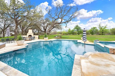 Single Family Residence in Hondo TX 1409 Woodland Ct 6.jpg