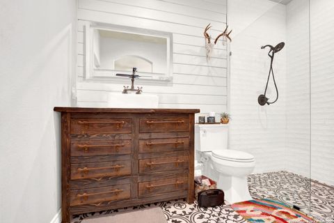 Single Family Residence in Hondo TX 1409 Woodland Ct 32.jpg