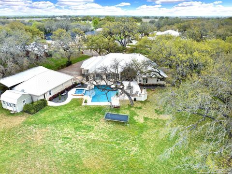 Single Family Residence in Hondo TX 1409 Woodland Ct 51.jpg