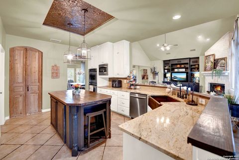 Single Family Residence in Hondo TX 1409 Woodland Ct 18.jpg