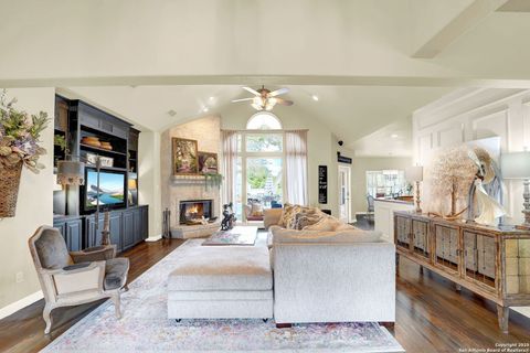 Single Family Residence in Hondo TX 1409 Woodland Ct 11.jpg