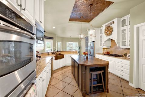 Single Family Residence in Hondo TX 1409 Woodland Ct 20.jpg
