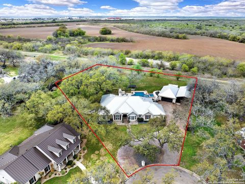 Single Family Residence in Hondo TX 1409 Woodland Ct.jpg