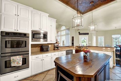 Single Family Residence in Hondo TX 1409 Woodland Ct 19.jpg
