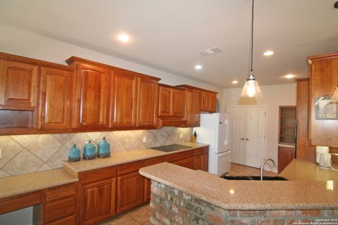 Single Family Residence in Castroville TX 220 Private Road 4661 14.jpg