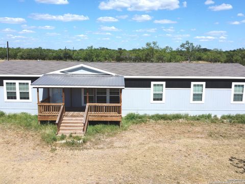 Manufactured Home in Hondo TX 511 Desert Willow Rd.jpg