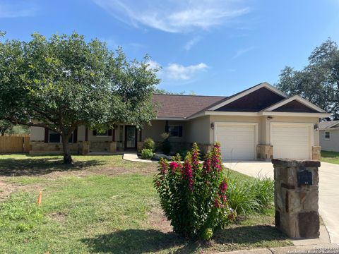 Single Family Residence in Hondo TX 812 33rd St.jpg