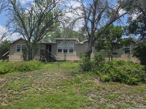 Single Family Residence in Rio Medina TX 7940 County Road 279.jpg