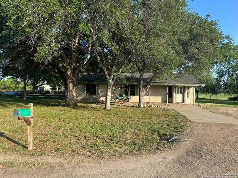 Single Family Residence in Beeville TX 2802 Comanche Dr.jpg