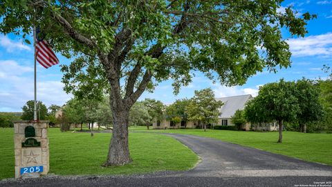 Single Family Residence in Comfort TX 205 Kendall Falls.jpg