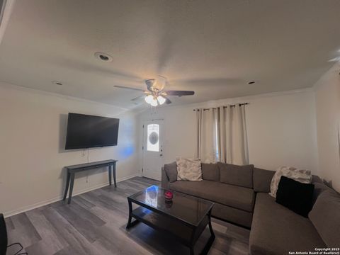 Single Family Residence in Beeville TX 308 Alta Vista Blvd 1.jpg