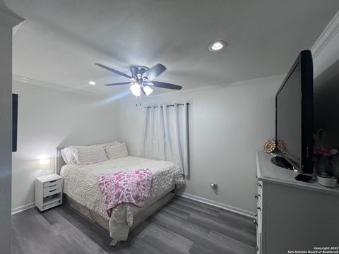 Single Family Residence in Beeville TX 308 Alta Vista Blvd 5.jpg