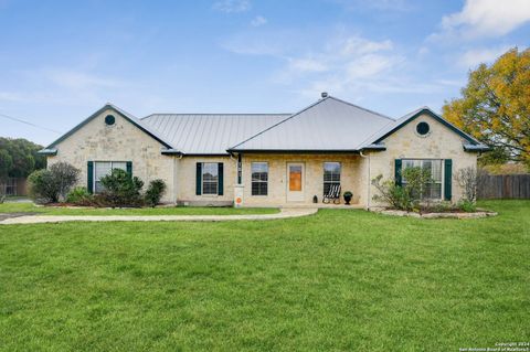 Single Family Residence in Boerne TX 101 Creekside Terrace.jpg