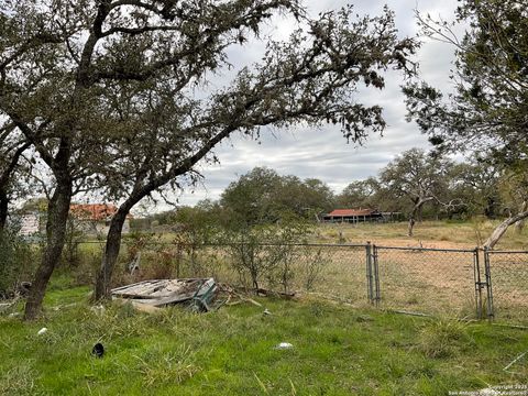 Single Family Residence in Mico TX 3020 County Road 265 2.jpg