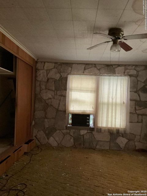 Single Family Residence in Mico TX 3020 County Road 265 11.jpg