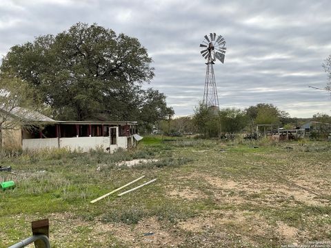 Single Family Residence in Mico TX 3020 County Road 265 20.jpg
