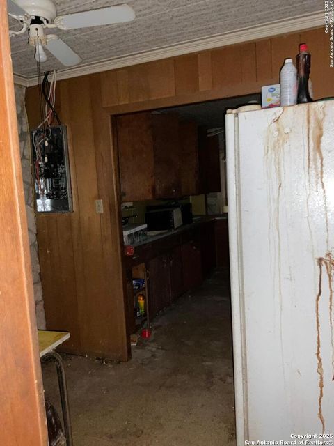 Single Family Residence in Mico TX 3020 County Road 265 13.jpg