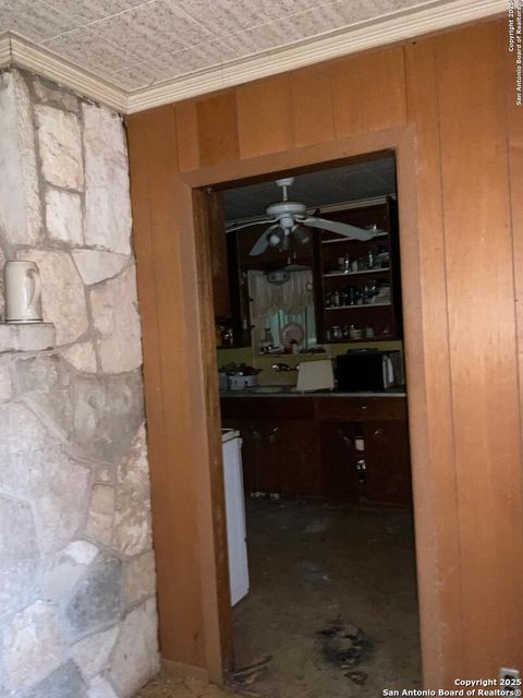 Single Family Residence in Mico TX 3020 County Road 265 7.jpg