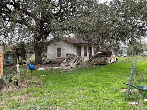 Single Family Residence in Mico TX 3020 County Road 265 26.jpg
