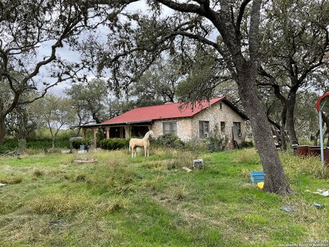Single Family Residence in Mico TX 3020 County Road 265.jpg