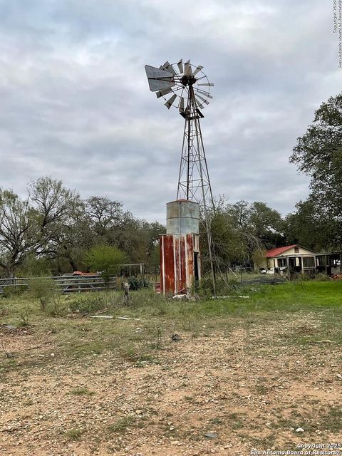 Single Family Residence in Mico TX 3020 County Road 265 33.jpg