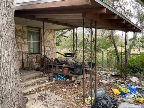Single Family Residence in Mico TX 3020 County Road 265 18.jpg