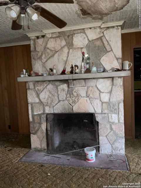 Single Family Residence in Mico TX 3020 County Road 265 10.jpg