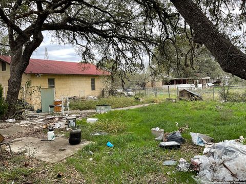 Single Family Residence in Mico TX 3020 County Road 265 4.jpg
