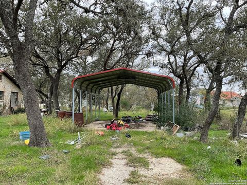 Single Family Residence in Mico TX 3020 County Road 265 1.jpg