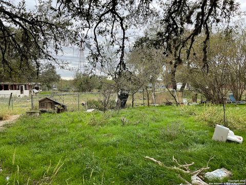 Single Family Residence in Mico TX 3020 County Road 265 5.jpg